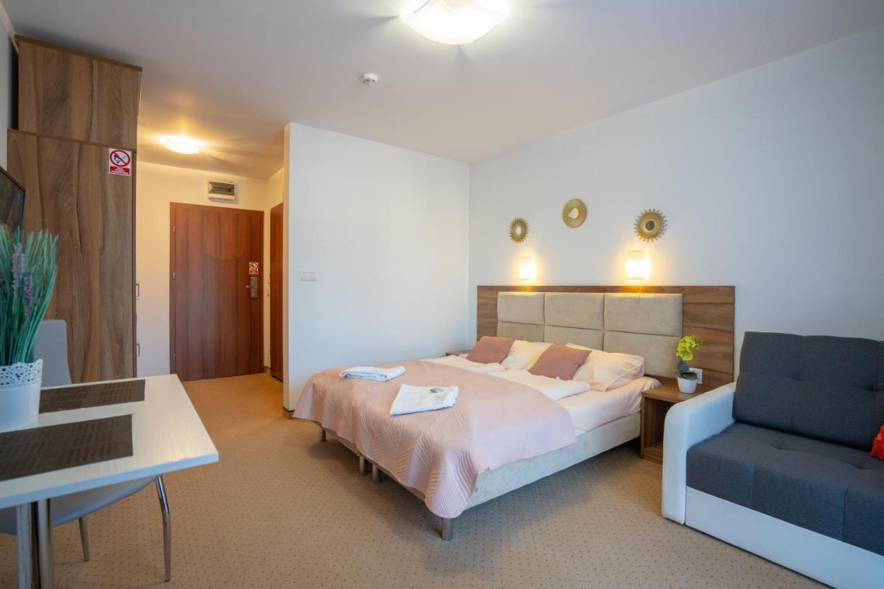 Apartamenty Trzy Sosny Okrzei 1C シクラルスカ・ポレンバ エクステリア 写真